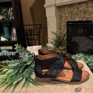 Miz Mooz - Leather Cross-Strap Sandals - Daphne - Black - EU 39, US 8.5.